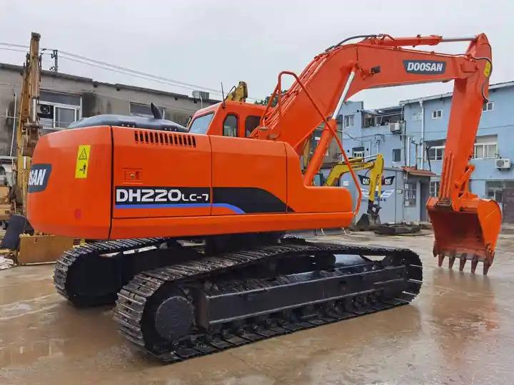 Crawler excavator Used Doosan DH220-7 excavator on sale with manual engine made in Korea Used Doosan DH220-7 excavator on sale with manual engine made in Korea- Photo 5