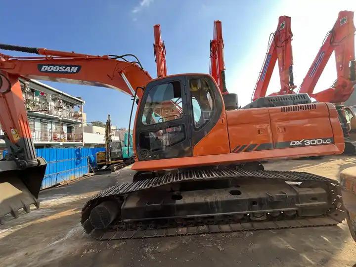 Crawler excavator new arrival Used Machinery Doosan300 dx300lc Hydraulic Crawler Backhoe Digger 30ton Used Excavator Doosan DX300LC new arrival Used Machinery Doosan300 dx300lc Hydraulic Crawler Backhoe Digger 30ton Used Excavator Doosan DX300LC- Photo 3