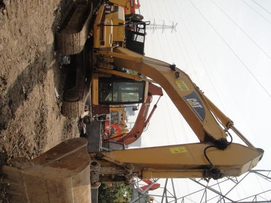 Crawler excavator cat 320b in stock on sale with hydraulic lines cat 320b in stock on sale with hydraulic lines- Photo 4