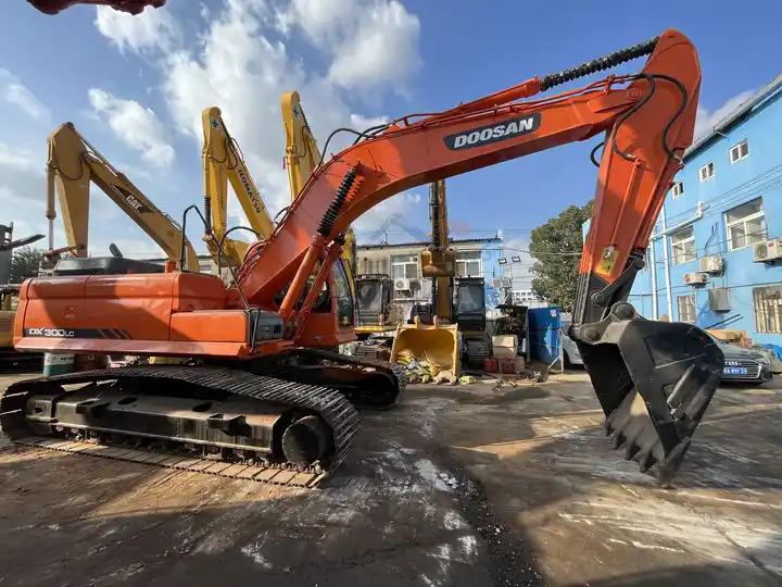 Crawler excavator competitive Used Machinery Doosan300 dx300lc Hydraulic Crawler Backhoe Digger 30ton Used Excavator Doosan DX300LC competitive Used Machinery Doosan300 dx300lc Hydraulic Crawler Backhoe Digger 30ton Used Excavator Doosan DX300LC- Photo 4