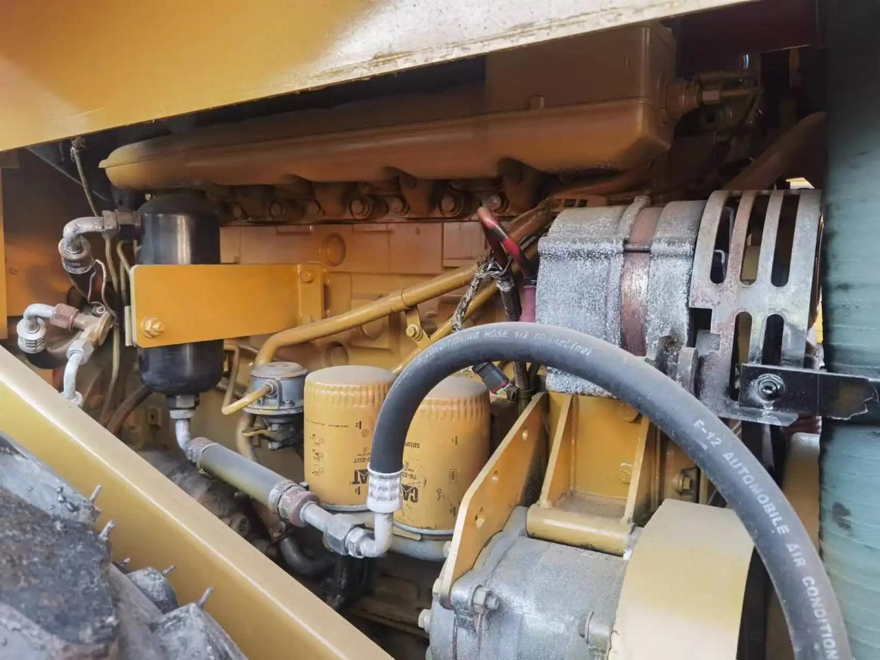 Road roller Good Quality Road Roller Caterpillar Cs683e Used Original Japan Road Roller Cat Cs683e Caterpillar Compactor Rollers Good Quality Road Roller Caterpillar Cs683e Used Original Japan Road Roller Cat Cs683e Caterpillar Compactor Rollers- Photo 4