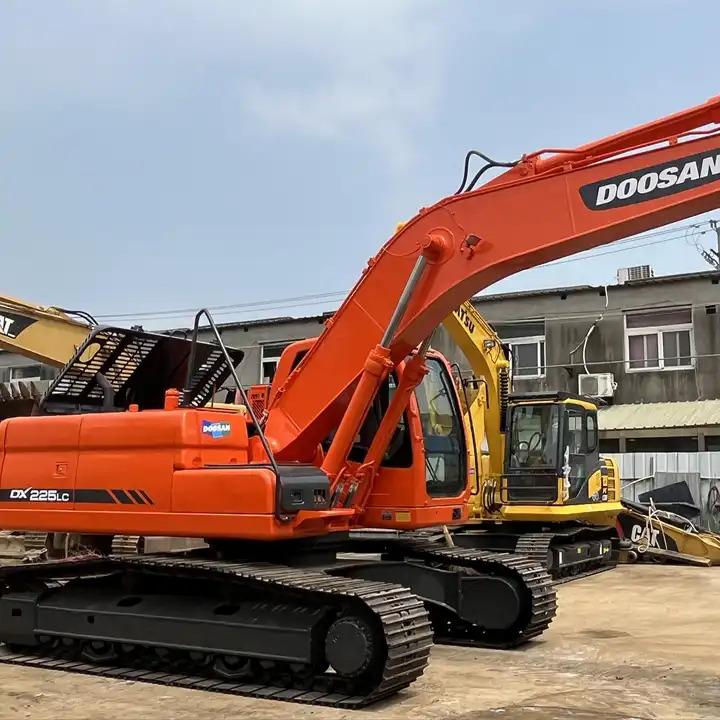 Crawler excavator 90% new Used Doosan dx225 excavator on sale with manual engine made in Korea 90% new Used Doosan dx225 excavator on sale with manual engine made in Korea- Photo 2