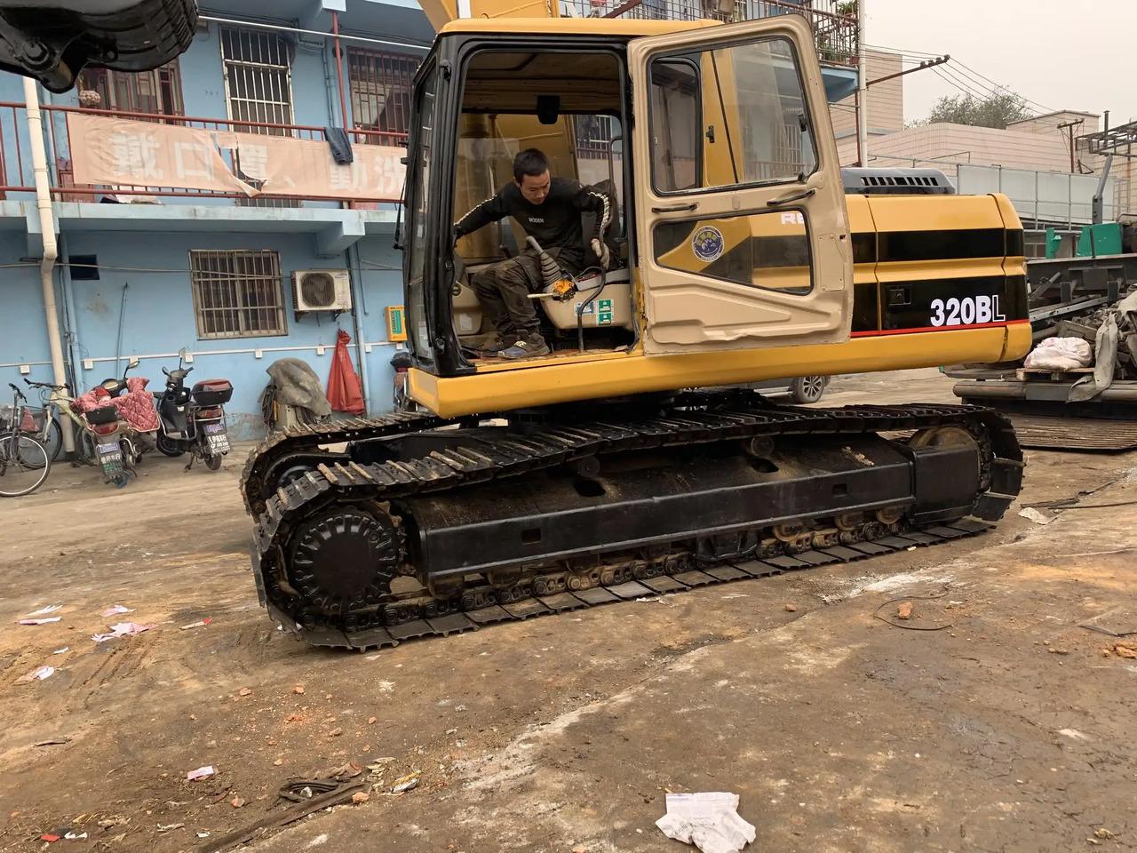 Crawler excavator Used CAT Excavator 320B 320BL 320C 320CL 320D 320D2 320D2L Made In Japan Used CAT Excavator 320B 320BL 320C 320CL 320D 320D2 320D2L Made In Japan- Photo 3