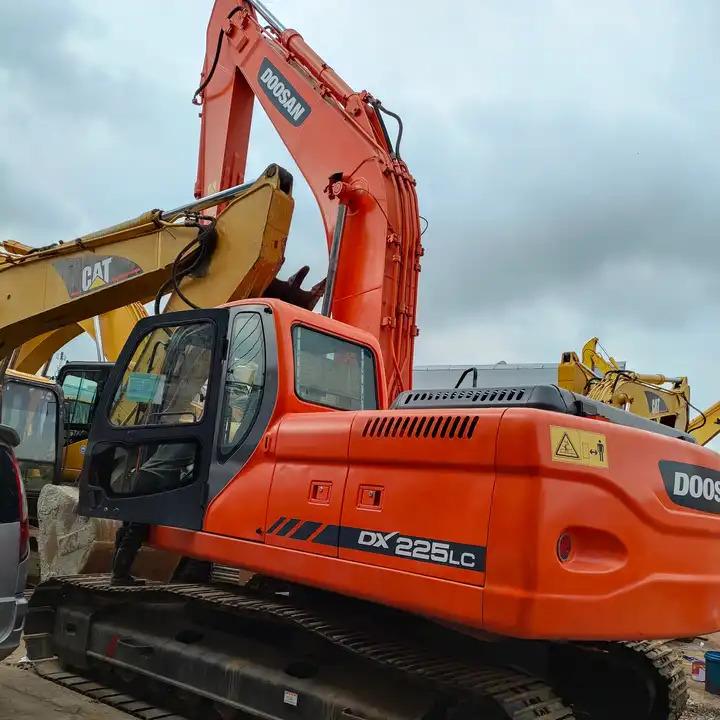 Crawler excavator Hing Quality Korea Made 2019 Year Doosan Brand Dx225 Dx225lc Dx225lca Crawler Excavator In Shanghai Hing Quality Korea Made 2019 Year Doosan Brand Dx225 Dx225lc Dx225lca Crawler Excavator In Shanghai- Photo 2