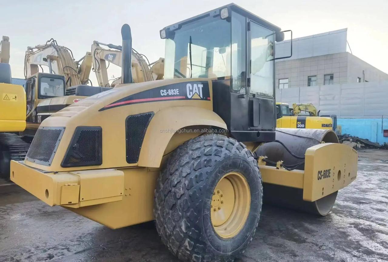 Compactor Used CAT CS683-E/Caterpillar Roller CAT CS76XT CAT CS683-E for sale Used CAT CS683-E/Caterpillar Roller CAT CS76XT CAT CS683-E for sale- Photo 2