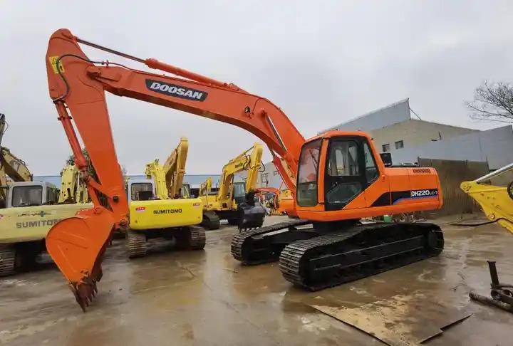 Crawler excavator Used Doosan DH220-7 excavator on sale with manual engine made in Korea Used Doosan DH220-7 excavator on sale with manual engine made in Korea- Photo 6