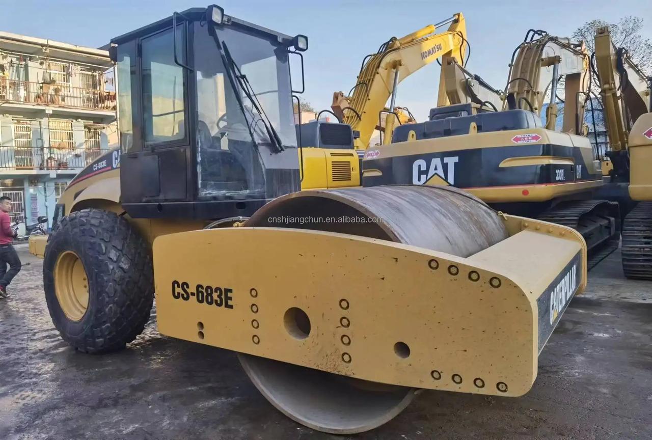 Compactor Used CAT CS683-E/Caterpillar Roller CAT CS76XT CAT CS683-E for sale Used CAT CS683-E/Caterpillar Roller CAT CS76XT CAT CS683-E for sale- Photo 4