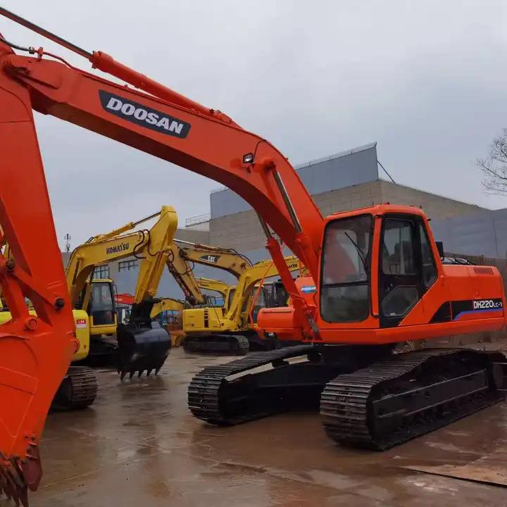 Crawler excavator Used Doosan DH220-7 excavator on sale with manual engine made in Korea Used Doosan DH220-7 excavator on sale with manual engine made in Korea- Photo 2