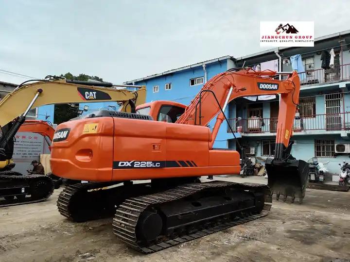 Crawler excavator High Quality Top Select Medium Scale Korea Original Doosan Dx225,Dx225lc Crawler Excavator With High Productivity In Shanghai High Quality Top Select Medium Scale Korea Original Doosan Dx225,Dx225lc Crawler Excavator With High Productivity In Shanghai- Photo 3