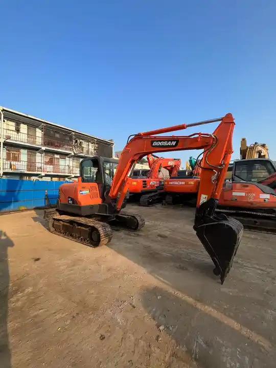 Crawler excavator Original Top Sale High Performance Slightly Used Doosan Dx60 Tracked Excavator For Landscaping In Shanghai Original Top Sale High Performance Slightly Used Doosan Dx60 Tracked Excavator For Landscaping In Shanghai- Photo 5