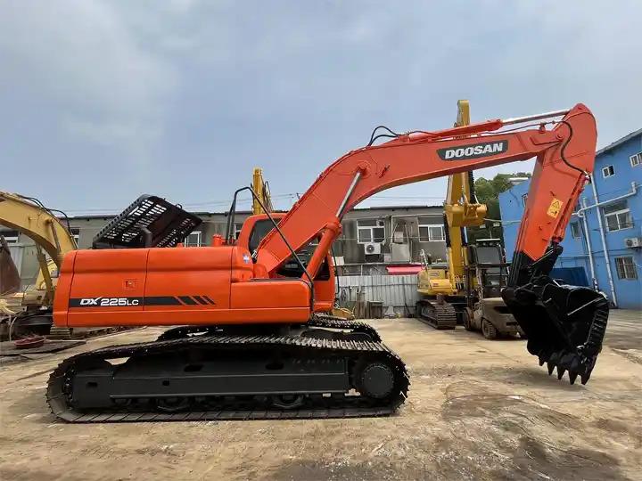 Crawler excavator 20 ton heavy machine used excavator digger doosan dx225lc with good performance 20 ton heavy machine used excavator digger doosan dx225lc with good performance- Photo 3