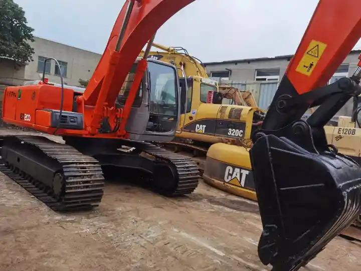 Crawler excavator Popular Second Hand Hitachi Excavator Ex200 Used Hitachi Crawler Digger Original Made In Japan at Low Price For Sale Popular Second Hand Hitachi Excavator Ex200 Used Hitachi Crawler Digger Original Made In Japan at Low Price For Sale- Photo 3