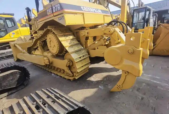 Bulldozer Used Bulldozers CATD7R with low price in Low Working Hour and good condition on sale Used Bulldozers CATD7R with low price in Low Working Hour and good condition on sale- Photo 5