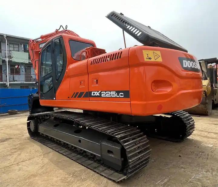 Crawler excavator 90% new Used Doosan dx225 excavator on sale with manual engine made in Korea 90% new Used Doosan dx225 excavator on sale with manual engine made in Korea- Photo 5