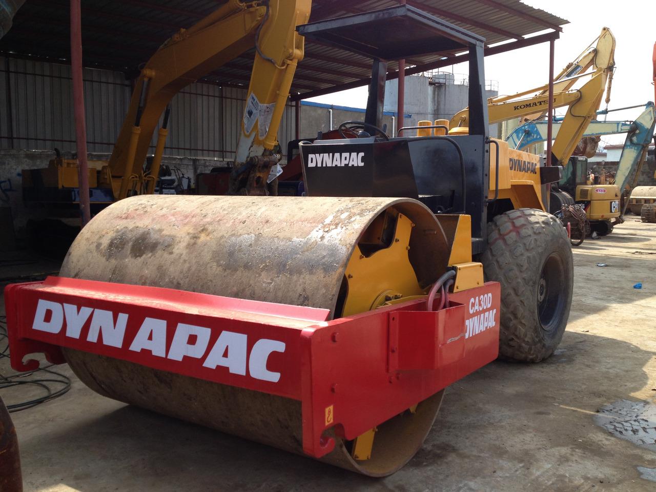 Road roller CA30D IN GOOD RUNNING CONDTION CA30D IN GOOD RUNNING CONDTION- Photo 4