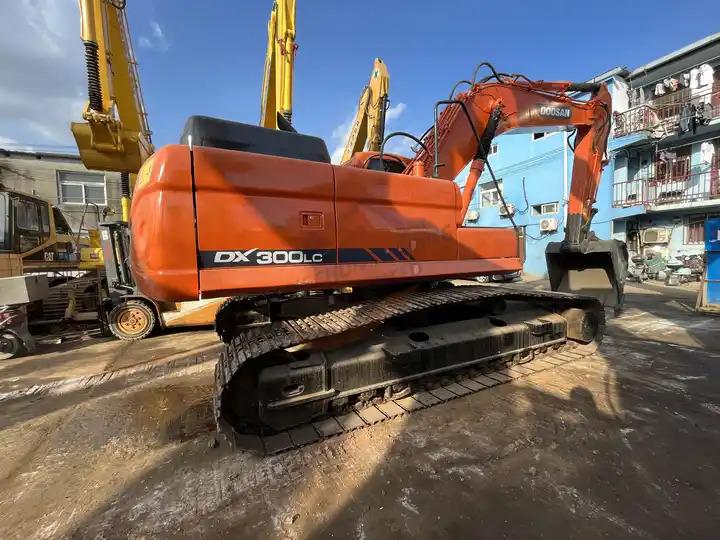 Crawler excavator Used Doosan Dx300 Excavator Heavy Large Construction Equipment With Good Condition Original Korea For Sale Used Doosan Dx300 Excavator Heavy Large Construction Equipment With Good Condition Original Korea For Sale- Photo 3