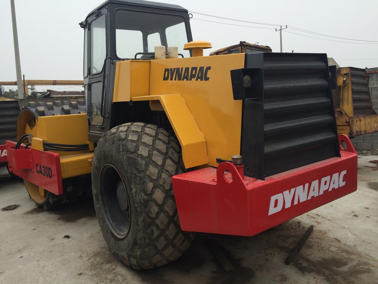 Road roller CA30D IN GOOD CONDITION ON SALE CA30D IN GOOD CONDITION ON SALE- Photo 2