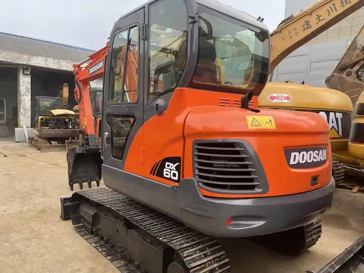 Crawler excavator dx60 dx55 ON SALE Doosan 6ton dx60 Used excavator in stock dx60 dx55 ON SALE Doosan 6ton dx60 Used excavator in stock- Photo 3