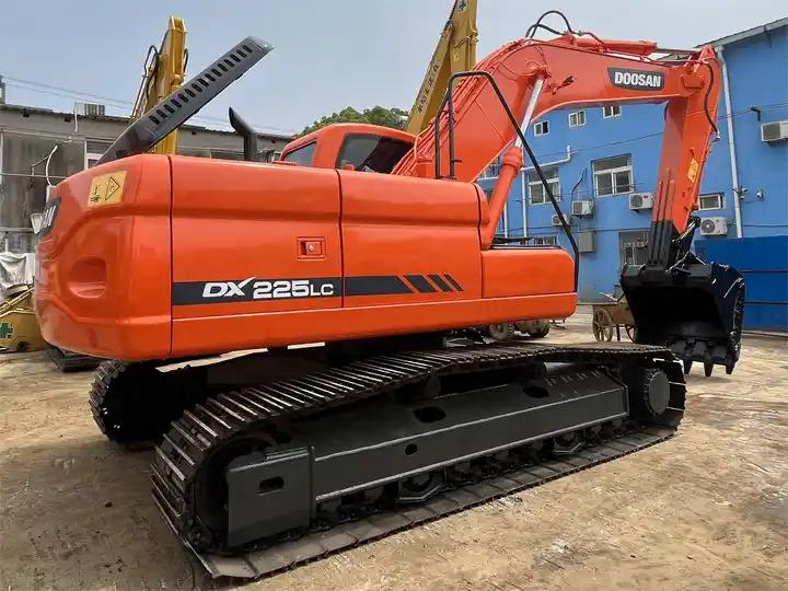 Crawler excavator 20 ton heavy machine used excavator digger doosan dx225lc with good performance 20 ton heavy machine used excavator digger doosan dx225lc with good performance- Photo 4