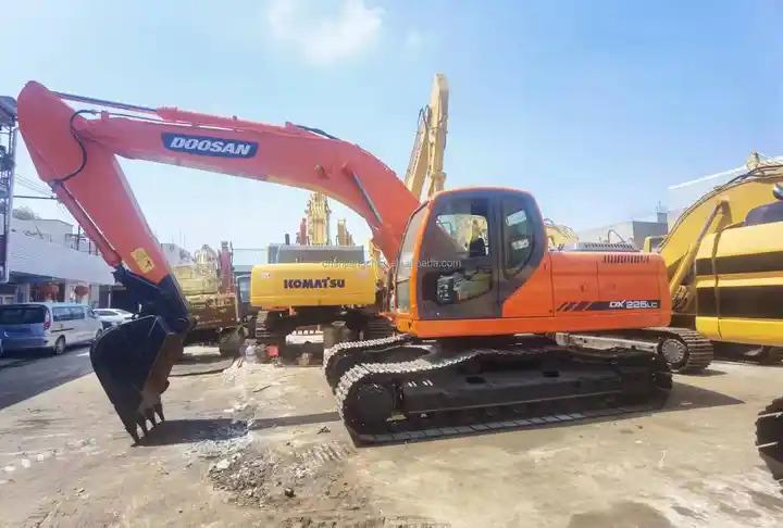 Crawler excavator second hand excavator used machinery equipment Doosan dx225 used excavators in stock for sale second hand excavator used machinery equipment Doosan dx225 used excavators in stock for sale- Photo 2