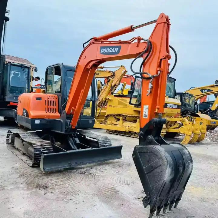 Crawler excavator Used Doosan Excavator 6ton Earth-moving Machinery Dx60 With Lower Working Hours And Best Quotation In Shanghai Used Doosan Excavator 6ton Earth-moving Machinery Dx60 With Lower Working Hours And Best Quotation In Shanghai- Photo 2