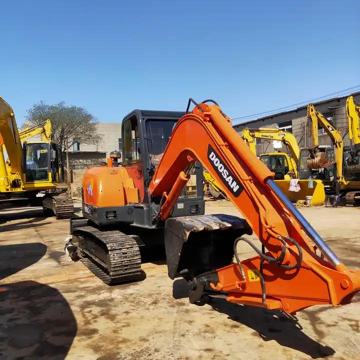 Crawler excavator Awesome Performance Korea Imported Small Scale Used Doosan Dh60 Excavator in Shanghai Awesome Performance Korea Imported Small Scale Used Doosan Dh60 Excavator in Shanghai- Photo 5