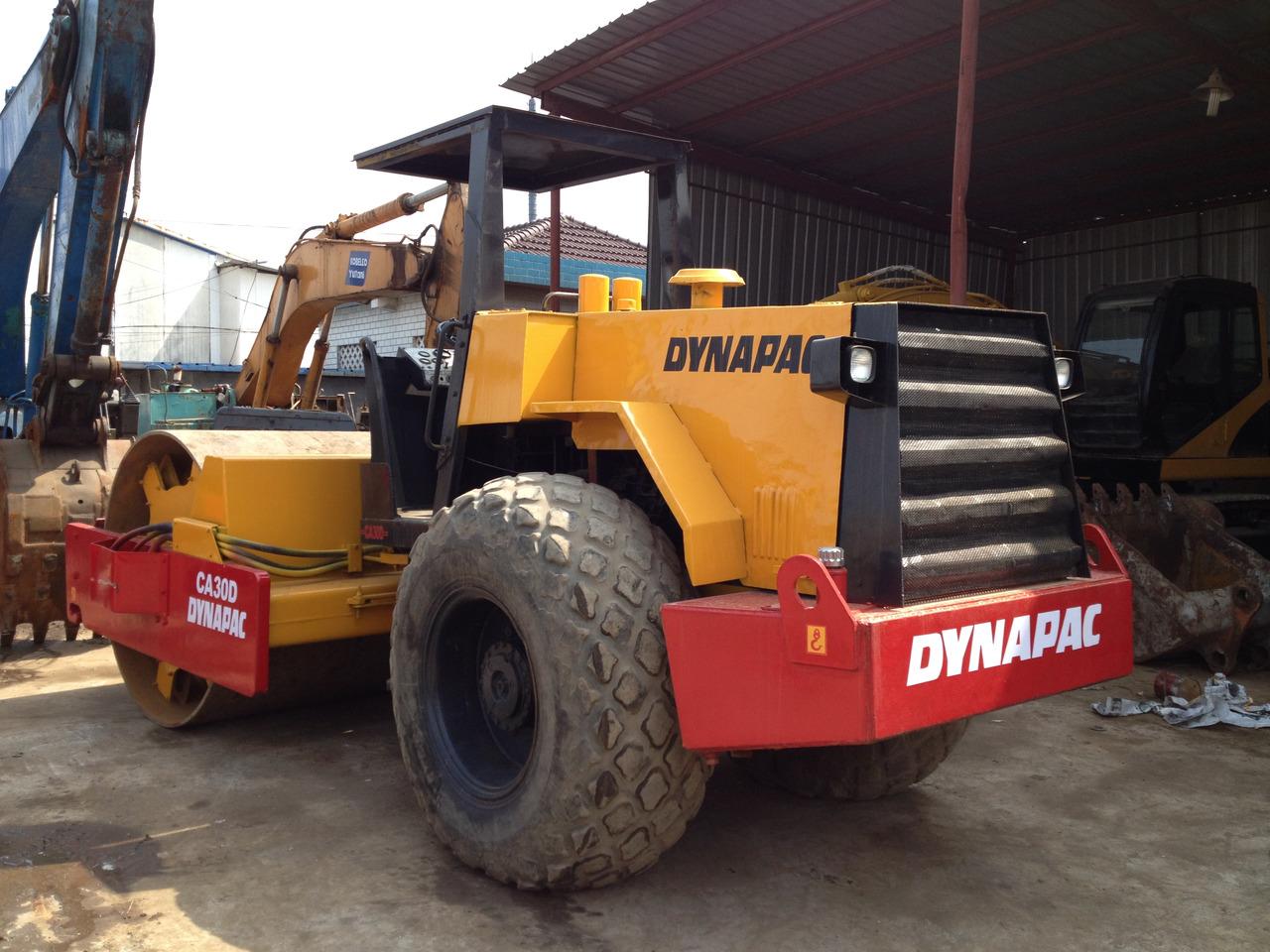 Road roller CA30D IN GOOD CONDTION ON SALE CA30D IN GOOD CONDTION ON SALE- Photo 4