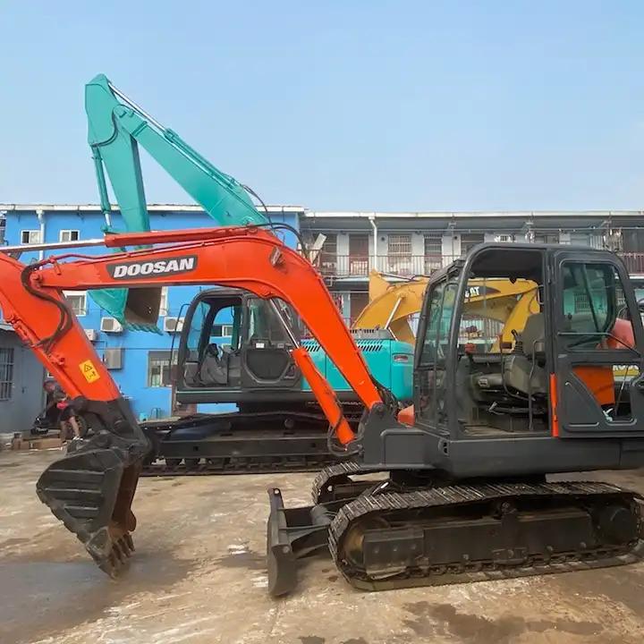 Crawler excavator High Quality Secondhand Small Excavator Doosan Dx60 Dx75 Korea Origin Mini Excavator Machine Good Price For Guyana High Quality Secondhand Small Excavator Doosan Dx60 Dx75 Korea Origin Mini Excavator Machine Good Price For Guyana- Photo 2