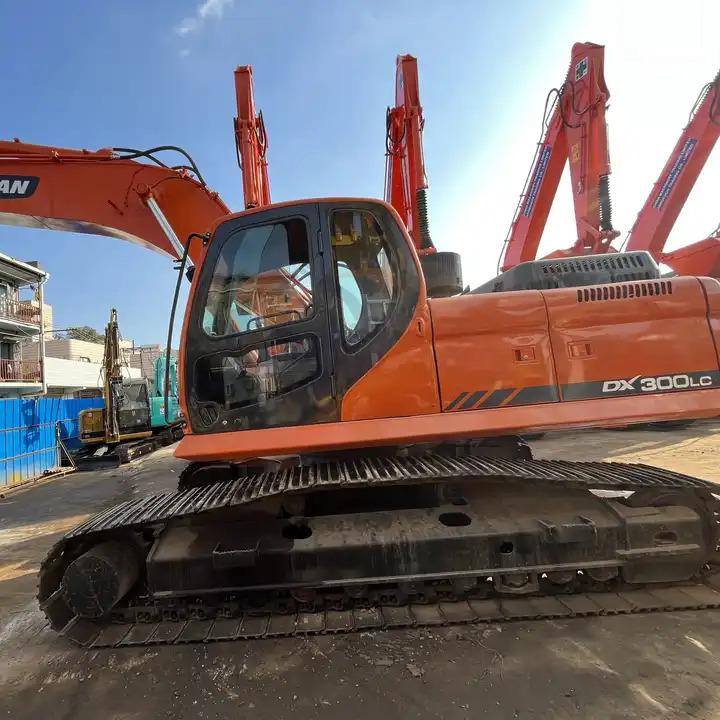 Crawler excavator low price hours Used Machinery Doosan300 dx300lc Hydraulic Crawler Backhoe Digger 30ton Used Excavator Doosan DX300LC low price hours Used Machinery Doosan300 dx300lc Hydraulic Crawler Backhoe Digger 30ton Used Excavator Doosan DX300LC- Photo 2