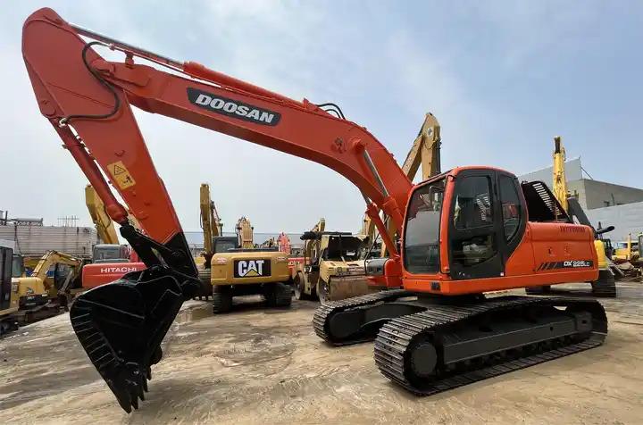 Crawler excavator 90% new Used Doosan dx225 excavator on sale with manual engine made in Korea 90% new Used Doosan dx225 excavator on sale with manual engine made in Korea- Photo 6