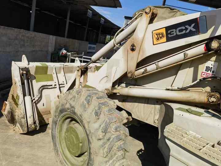 Backhoe loader Hot sale Backhoe loader JCB 3CX 4*4 tlb loader UKmade, used cheap JCB 3CX retro loader and digger Hot sale Backhoe loader JCB 3CX 4*4 tlb loader UKmade, used cheap JCB 3CX retro loader and digger- Photo 6