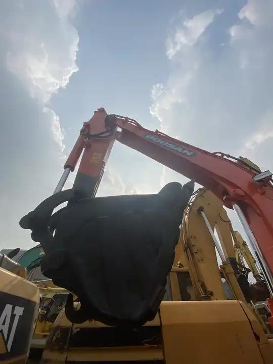 Crawler excavator High Quality Secondhand Small Excavator Doosan Dx60 Dx75 Korea Origin Mini Excavator Machine Good Price For Guyana High Quality Secondhand Small Excavator Doosan Dx60 Dx75 Korea Origin Mini Excavator Machine Good Price For Guyana- Photo 5