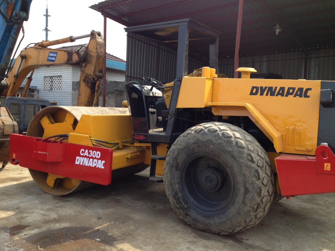 Road roller CA30D IN GOOD RUNNING CONDTION CA30D IN GOOD RUNNING CONDTION- Photo 2