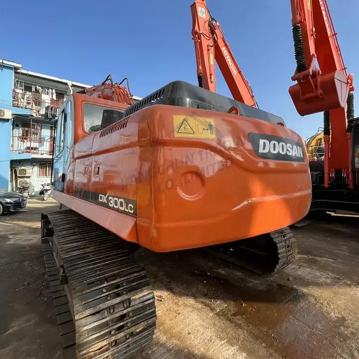 Crawler excavator new arrival Used Machinery Doosan300 dx300lc Hydraulic Crawler Backhoe Digger 30ton Used Excavator Doosan DX300LC new arrival Used Machinery Doosan300 dx300lc Hydraulic Crawler Backhoe Digger 30ton Used Excavator Doosan DX300LC- Photo 2