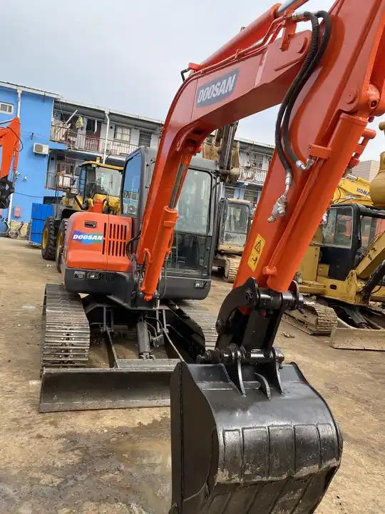 Crawler excavator Original 6ton Doosan Dx60 used Hydraulic Crawler mini Excavator Doosan DX60 Excavator in Stock Original 6ton Doosan Dx60 used Hydraulic Crawler mini Excavator Doosan DX60 Excavator in Stock- Photo 4