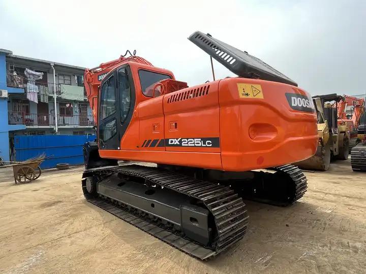 Crawler excavator Good Price Tracked Excavator Doosan Dx225 Dx150 Korea Construction Machinery In Shanghai Good Price Tracked Excavator Doosan Dx225 Dx150 Korea Construction Machinery In Shanghai- Photo 3