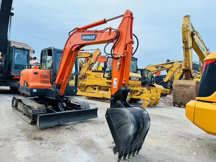 Crawler excavator Top Sale High Performance Slightly Used Doosan Dx60 Tracked Excavator For Landscaping In Shanghai Top Sale High Performance Slightly Used Doosan Dx60 Tracked Excavator For Landscaping In Shanghai- Photo 4