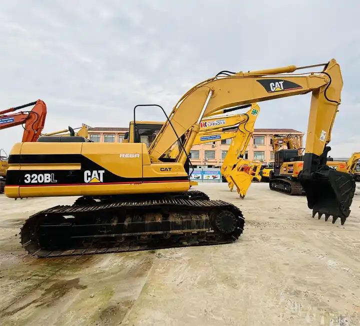 Crawler excavator Caterpillar/cat Medium Used Excavator 20t Cat 320b,320c,320d Excavating Equipment With 0.8,1.0,1.2 Cbm Bucket Size In Shanghai Caterpillar/cat Medium Used Excavator 20t Cat 320b,320c,320d Excavating Equipment With 0.8,1.0,1.2 Cbm Bucket Size In Shanghai- Photo 2