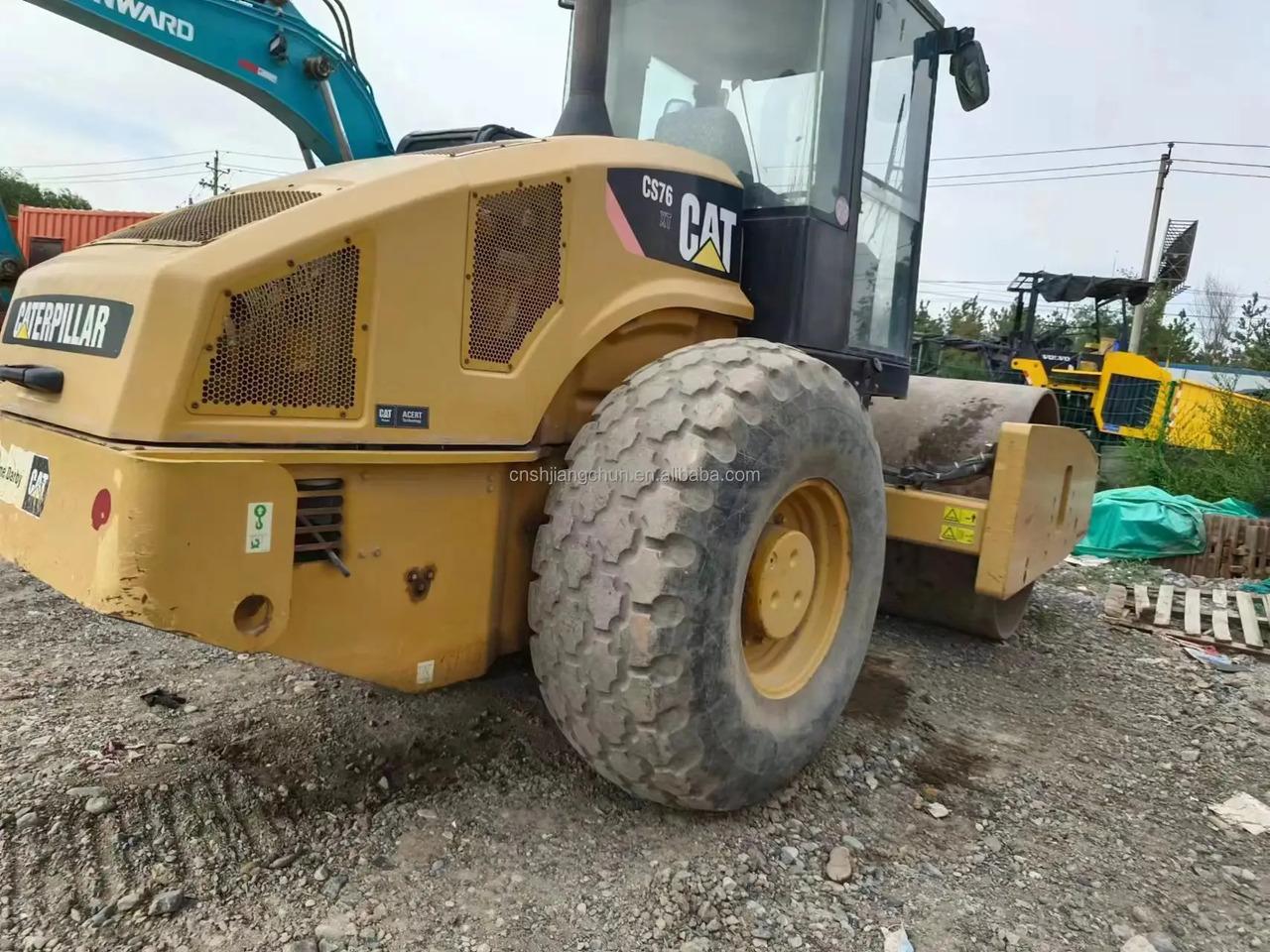 Compactor Used CAT CS76XT for sale Second hand caterpillar roller in good condition high brand quality, affordable and in stock Used CAT CS76XT for sale Second hand caterpillar roller in good condition high brand quality, affordable and in stock- Photo 3