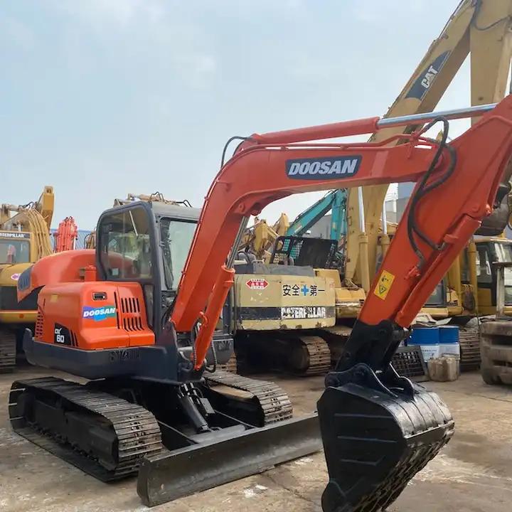 Crawler excavator Used Doosan 6ton dx60 dx55 dx75 excavator made in Korea Used Doosan 6ton dx60 dx55 dx75 excavator made in Korea- Photo 2