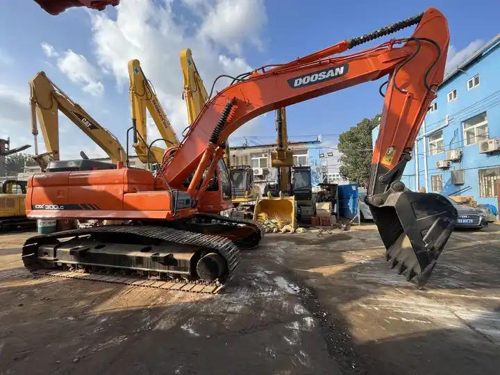 Excavator 90% new and low hours used excavators Doosan DX300LC second hand excavators 30tons excavator new arrivedd in stock for sale 90% new and low hours used excavators Doosan DX300LC second hand excavators 30tons excavator new arrivedd in stock for sale- Photo 5