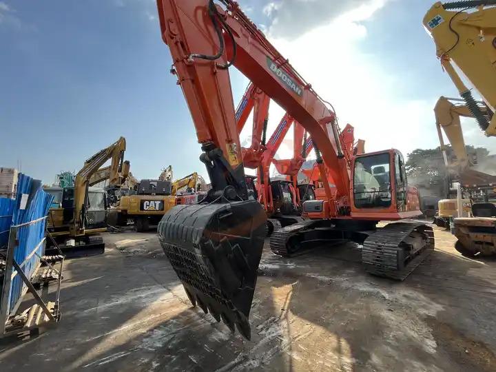 Excavator 90% new and low hours used excavators Doosan DX300LC second hand excavators 30tons excavator new arrivedd in stock for sale 90% new and low hours used excavators Doosan DX300LC second hand excavators 30tons excavator new arrivedd in stock for sale- Photo 6