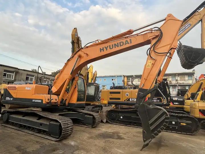 Crawler excavator Original Used Excavators Hyundai 225LC-9 for Sale Original Used Excavators Hyundai 225LC-9 for Sale- Photo 3