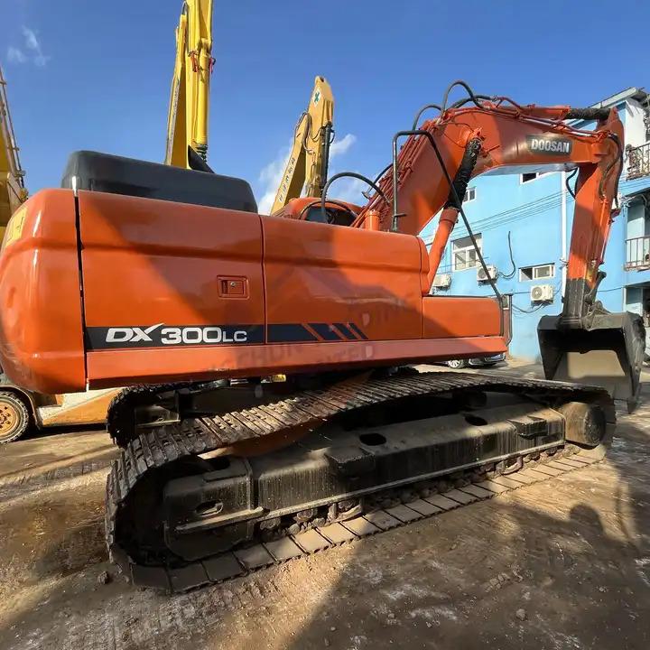 Crawler excavator Used Machinery Doosan300 dx300lc Hydraulic Crawler Backhoe Digger 30ton Used Excavator Doosan DX300LC Used Machinery Doosan300 dx300lc Hydraulic Crawler Backhoe Digger 30ton Used Excavator Doosan DX300LC- Photo 2