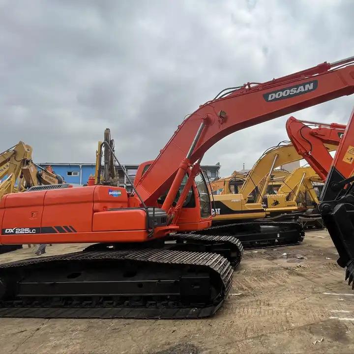 Crawler excavator Good Price Tracked Excavator Doosan Dx225 Dx150 Korea Construction Machinery In Shanghai Good Price Tracked Excavator Doosan Dx225 Dx150 Korea Construction Machinery In Shanghai- Photo 2