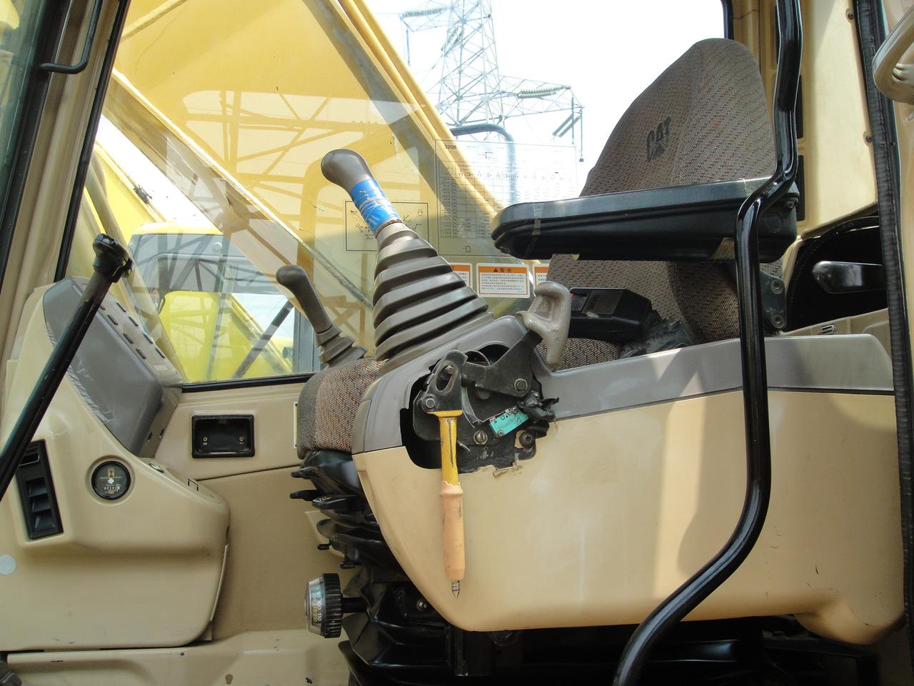 Crawler excavator cat 320b in stock on sale with hydraulic lines cat 320b in stock on sale with hydraulic lines- Photo 6